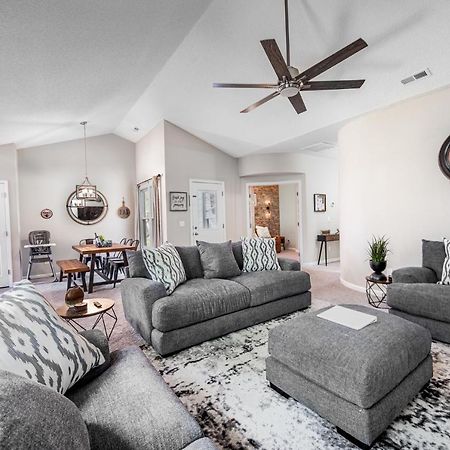 Cozy Industrial Kildaire Farms Home- Near Downtown Кари Екстериор снимка